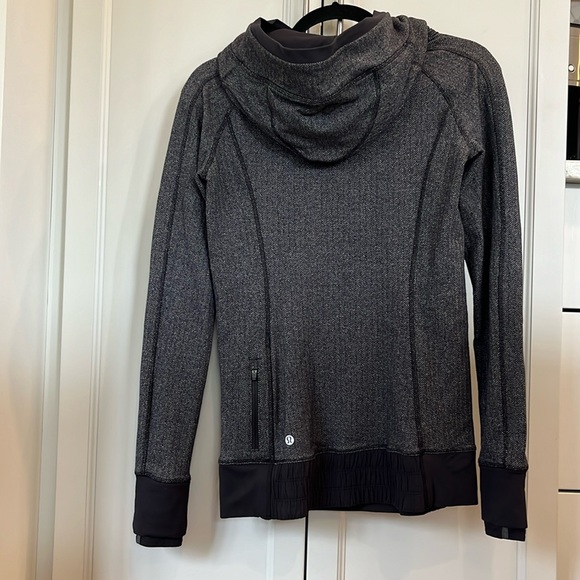 Lululemon Heathered Black/Grey Sweater, Size 6 - Picture 4 of 6
